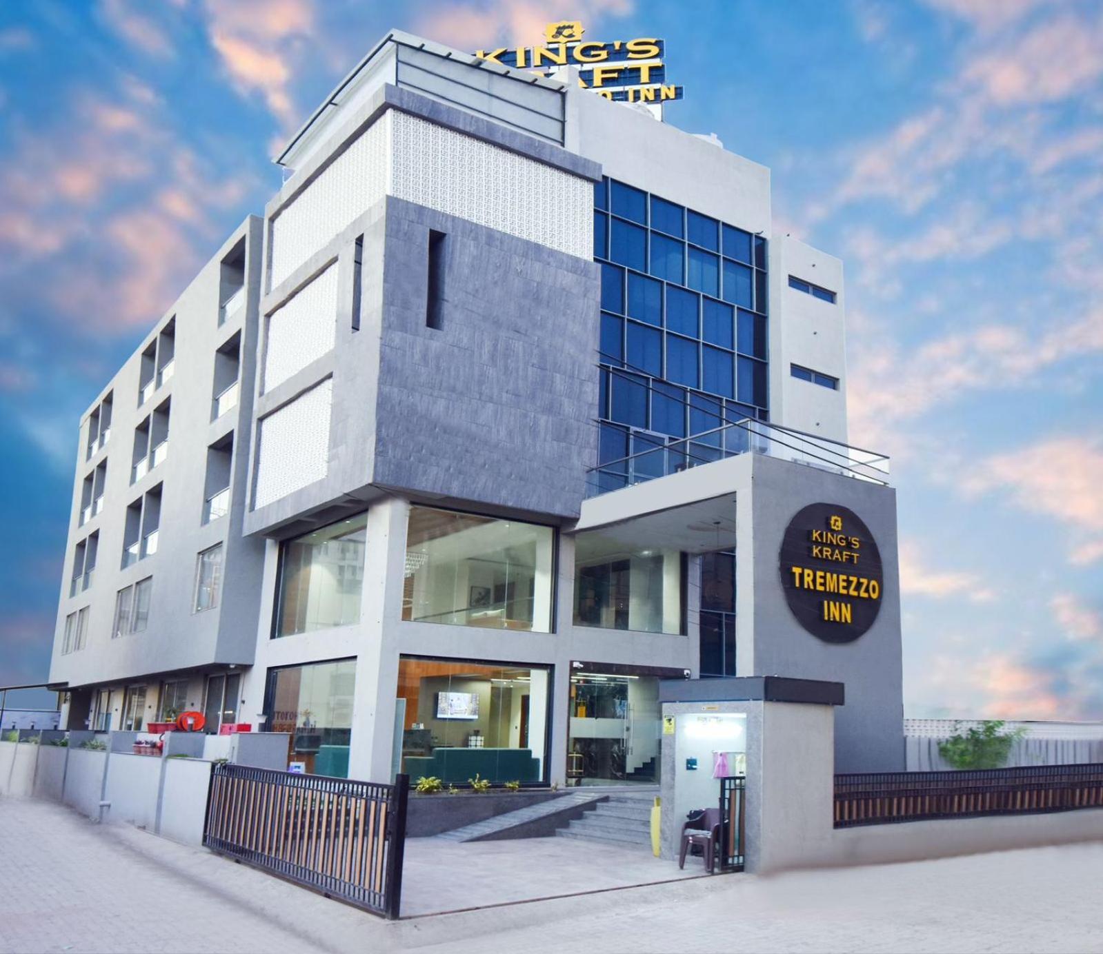 Kings Kraft Tremezzo Inn, Szomnáth Kültér fotó